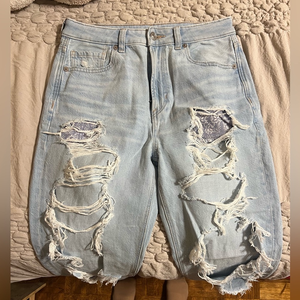 American Eagle Exclusive Ripped Mom Jeans!